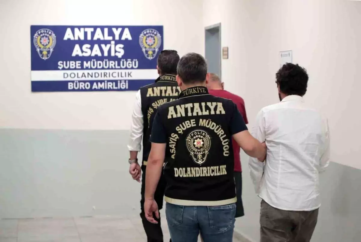 Sahte Altınla Kuyumcuyu Dolandıran Şahıslar Yakalandı