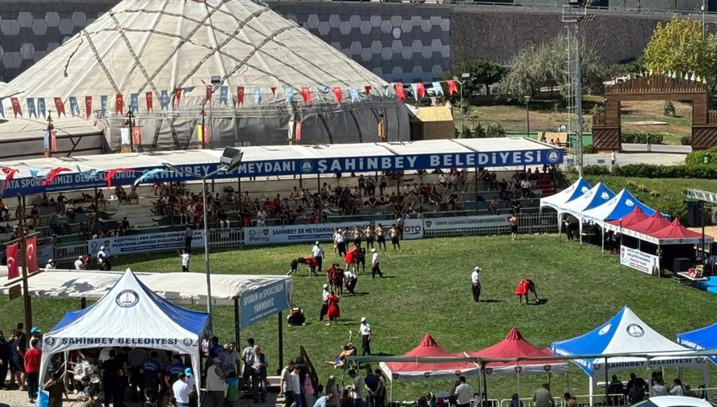 Gaziantep’te geleneksel güreş heyecanı