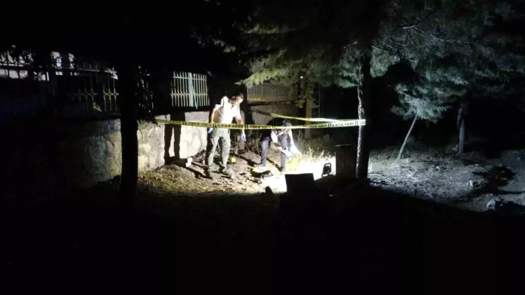 Mezarlıkta Boynundan Bıçaklanan Adam Hastaneye Kaldırıldı