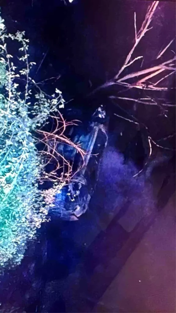 Malatya’da Şarampole Yuvarlanan Araç Alev Aldı