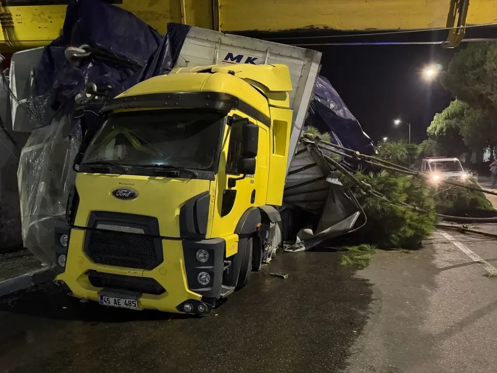 Vinç Kazası: Operatör Ağır Yaralandı