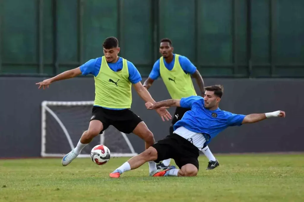 Manisa FK, Esenler Erokspor Karşılaşmasına Hazırlanıyor