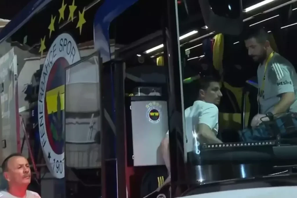 Fenerbahçe’de Seçim Sorusu Mert Hakan’ı Üzdü