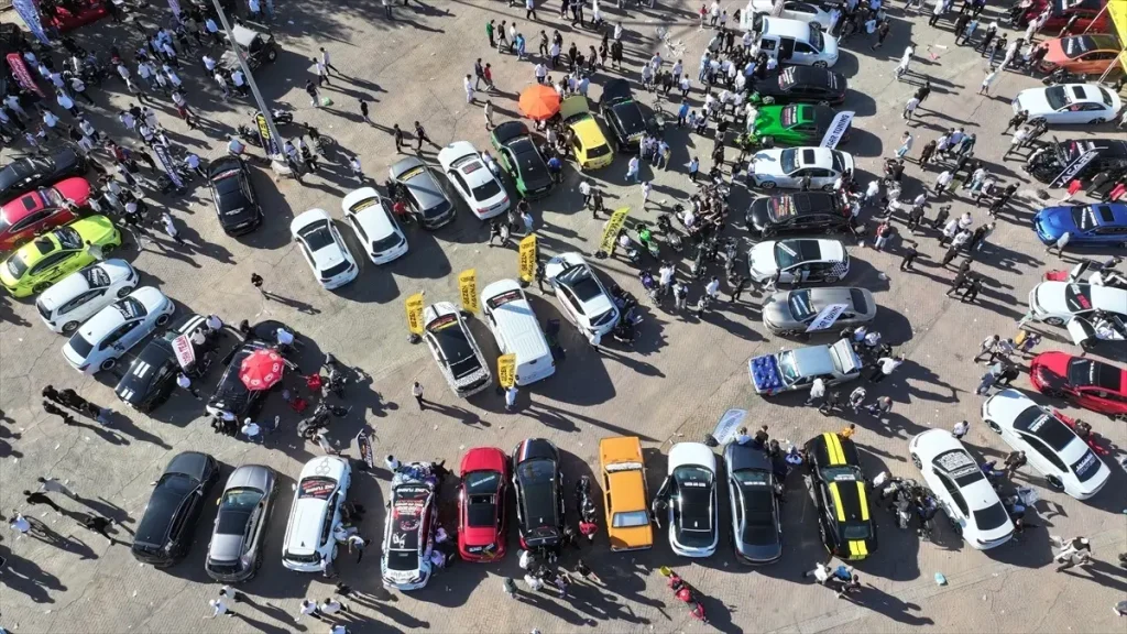 Modifiye Araç Tutkunları Diyarbakır’da Buluştu