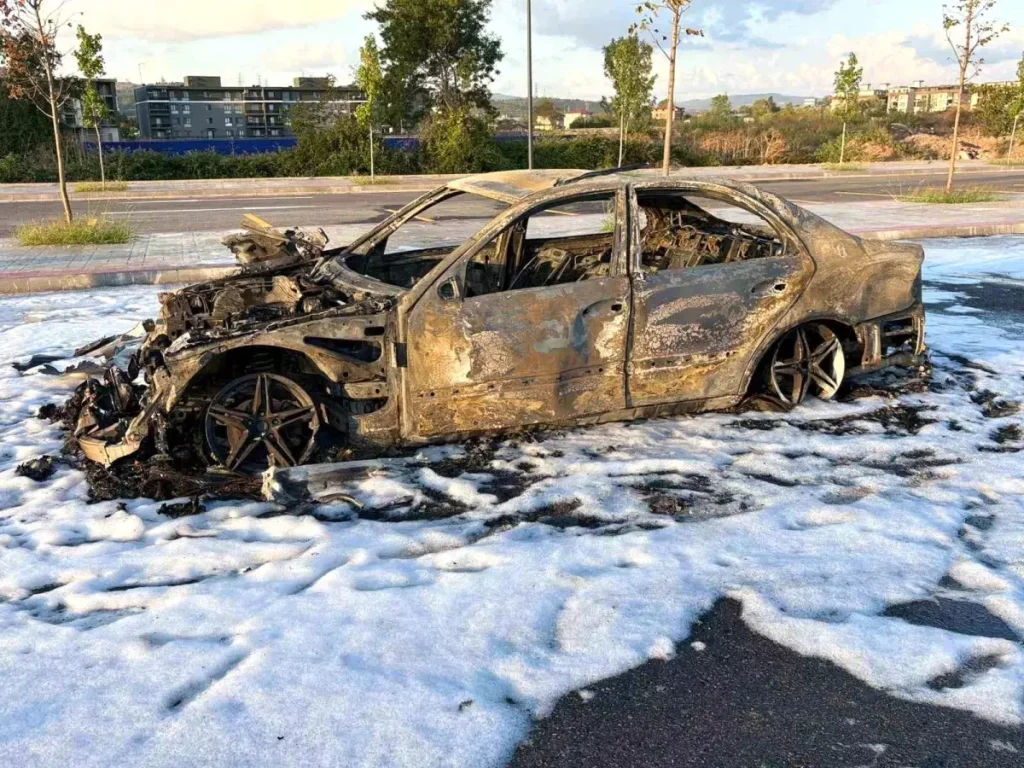 “Gümrük Krizi: Motor Arızalı Araç Alevlere Teslim”