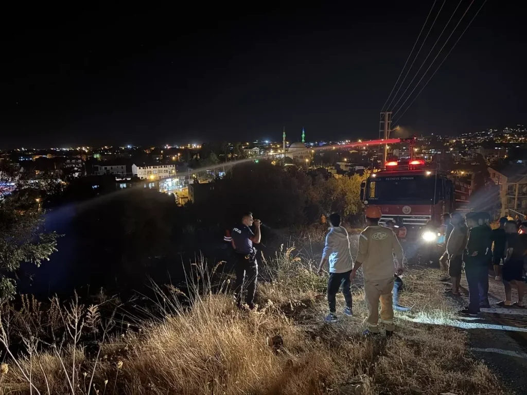 Muğla’nın Fethiye İlçesinde Zeytinlik Yangını Kontrol Altına Alındı