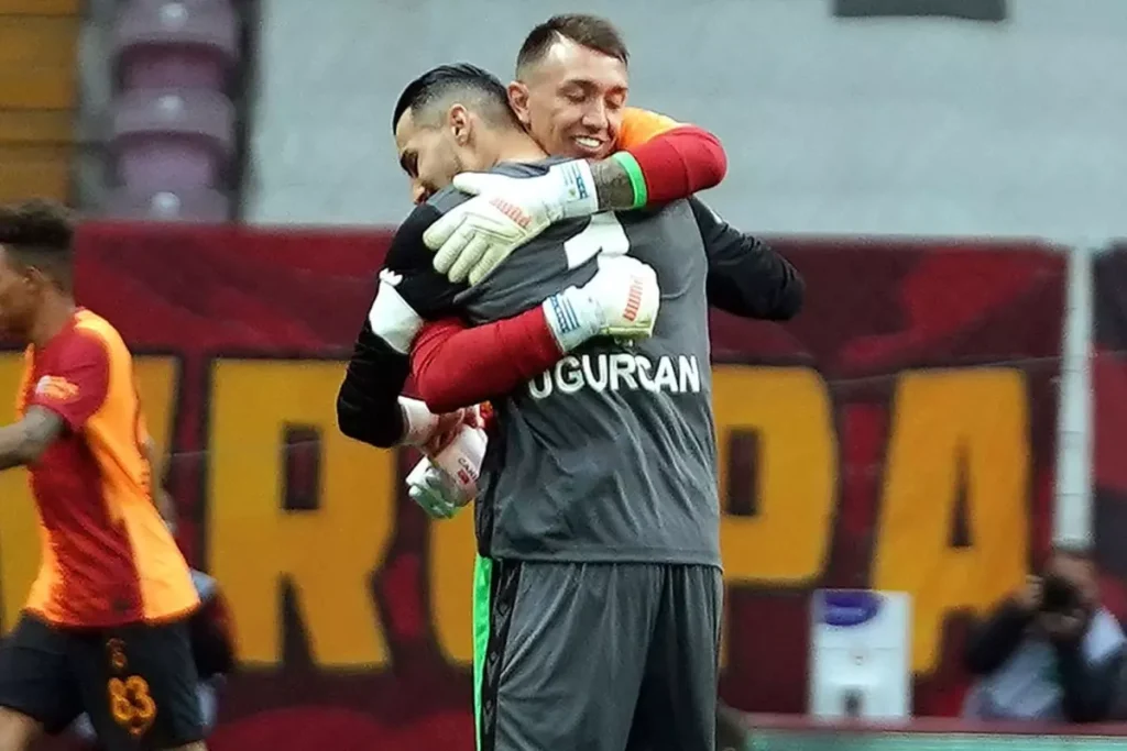Muslera’dan Uğurcan Çakır’a Etkileyici Mesaj