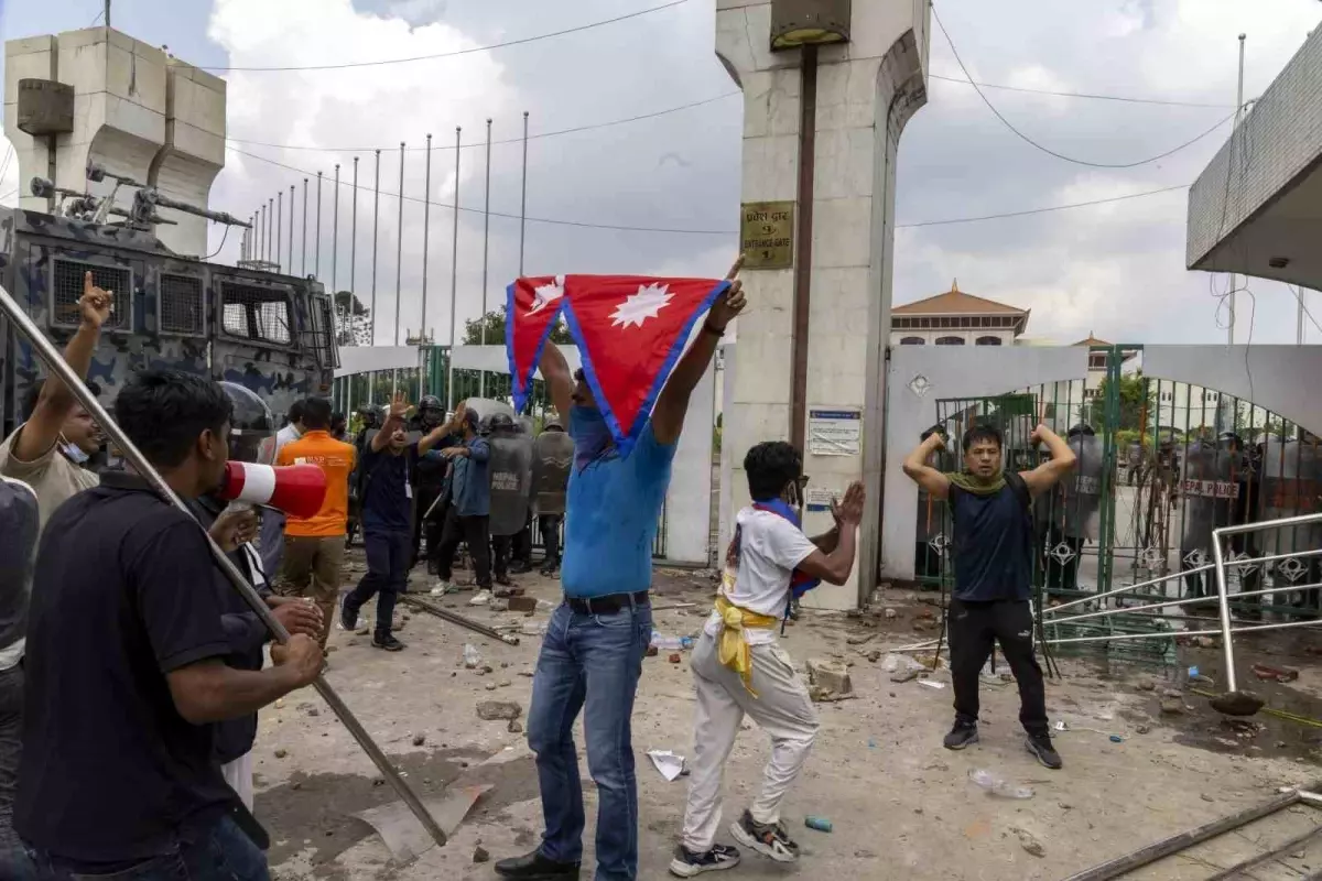 Nepal’de Sosyal Medya Protestoları Şiddetleniyor