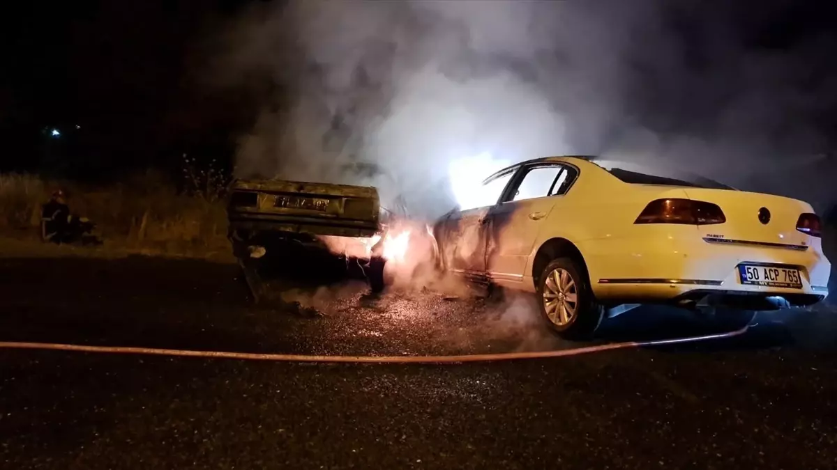 Nevşehir’de İki Otomobil Çarpıştı, Alev Alıp Yandı