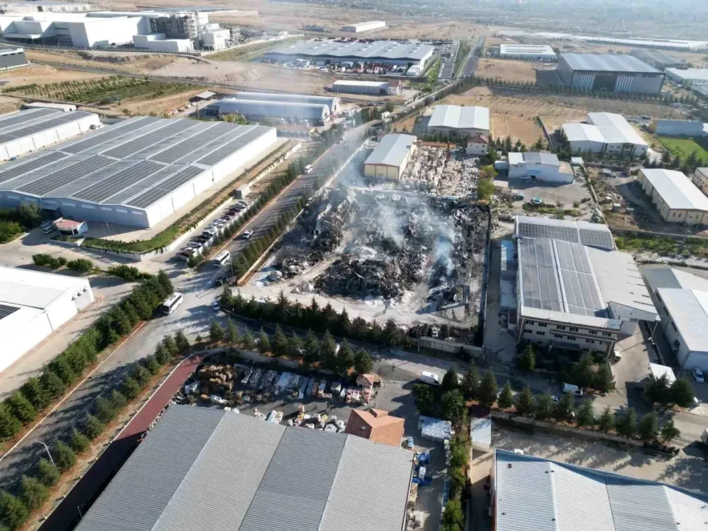 Niğde’deki Fabrika Yangını Kontrol Altına Alındı