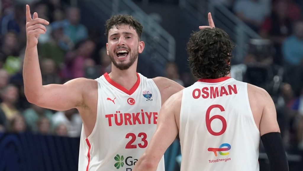 12 Dev Adam, yarı final aşkına Polonya karşısında!