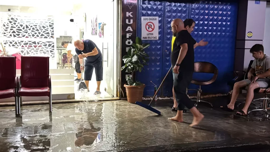 Ordu’da Sağanak: Cadde ve Sokaklar Sular Altında