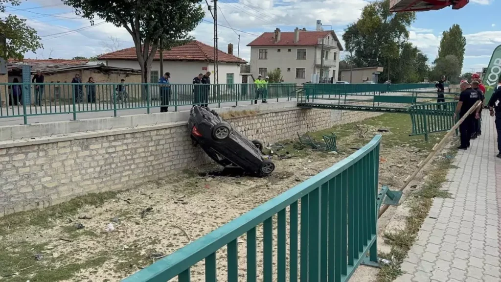 Trafik Kazasında Genç Kız Hayatını Kaybetti