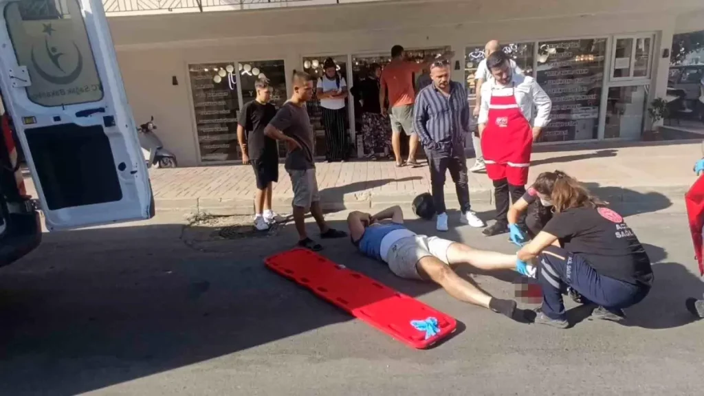 Antalya’da Otomobille Motosiklet Çarpıştı: Sürücü Yaralandı