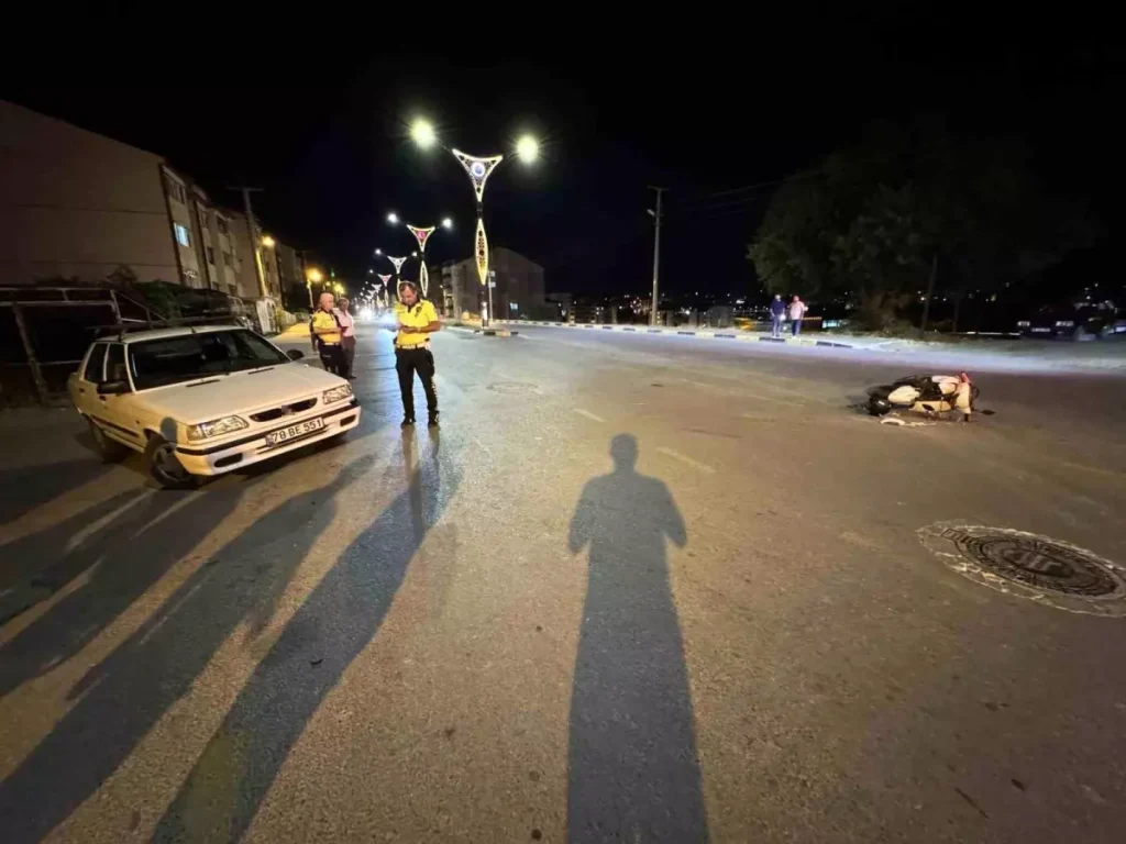 Karabük’te Otomobille Çarpışan Motosiklette 2 Kişi Yaralandı