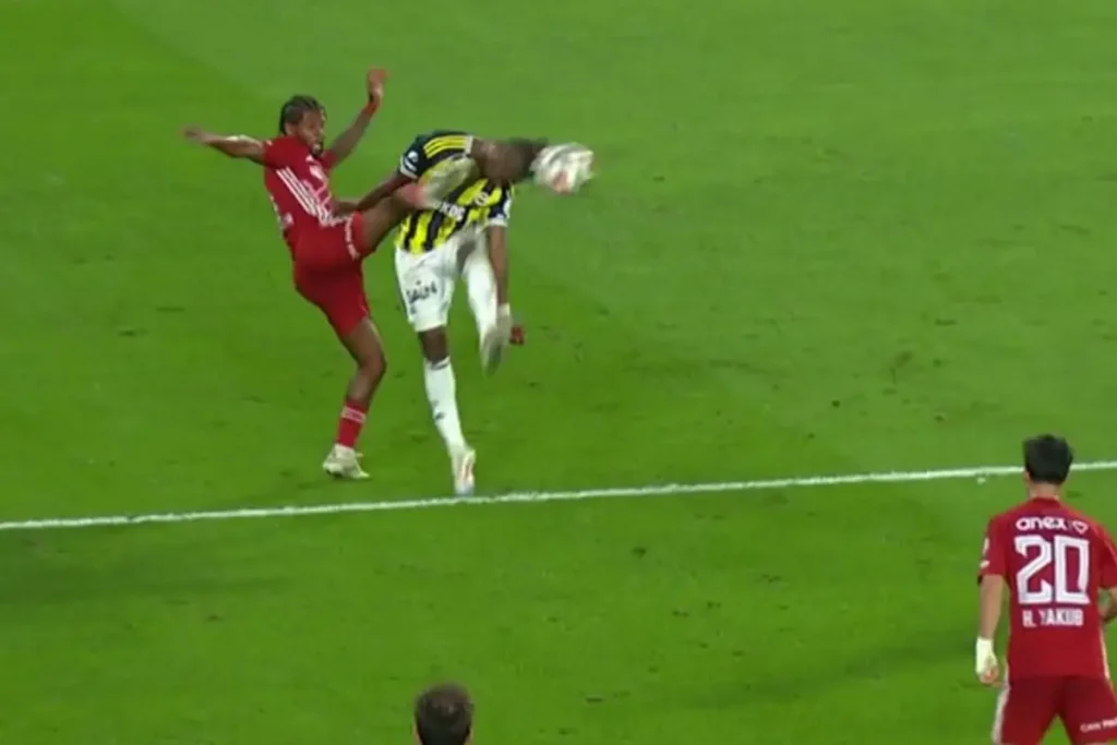 Fenerbahçe, Süper Lig’de Antalyaspor’u 2-0 Yendi