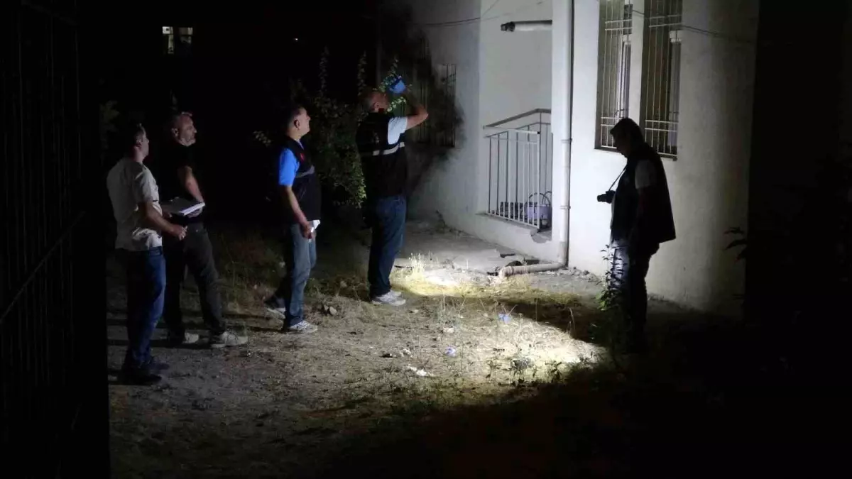 14 Yaşında Kız Çocuk Pencereden Düşerek Yaralandı