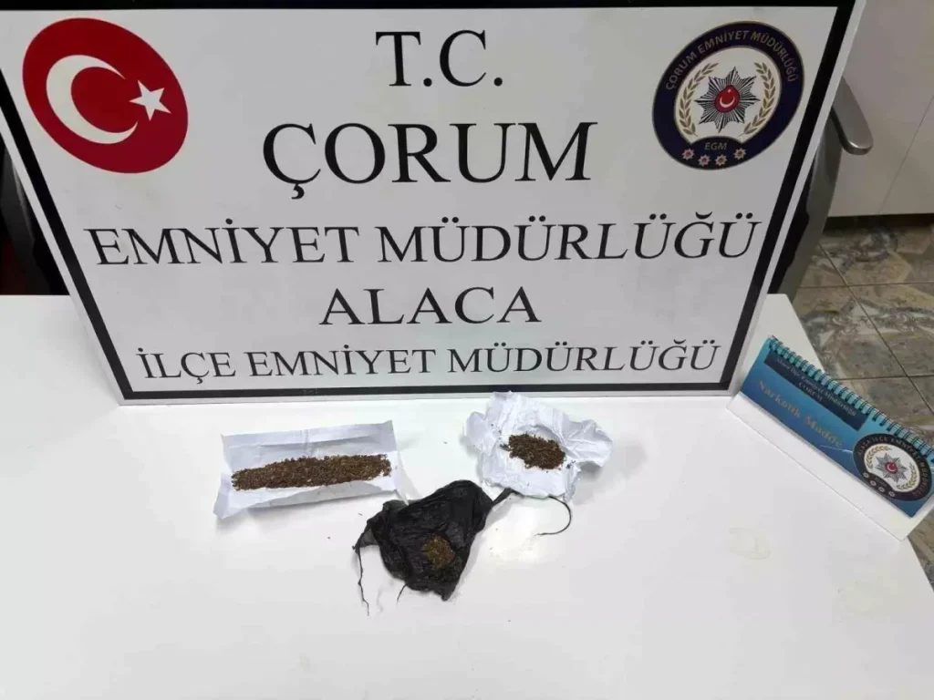 Uyuşturucu Maddeyi Polis Ekiplerine Karşı Camdan Attılar