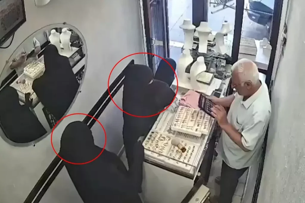 Çarşaflı Hırsızlar 2 Saat İçinde Yakalandı