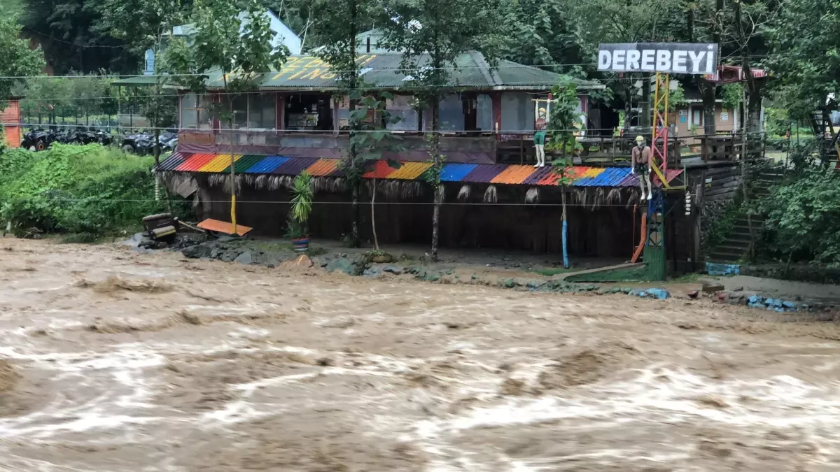 Rize’de Sel ve Heyelan: 15 Kişi Kurtarıldı