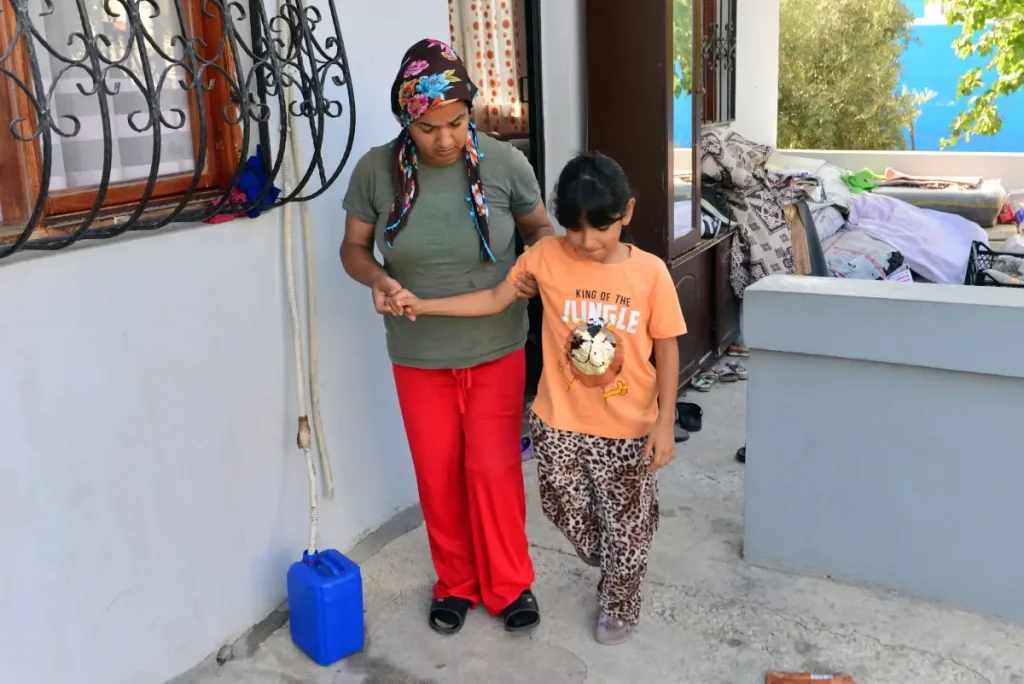 Kısa Bacaklı Asel Ecrin’in Zorlu Hayatı