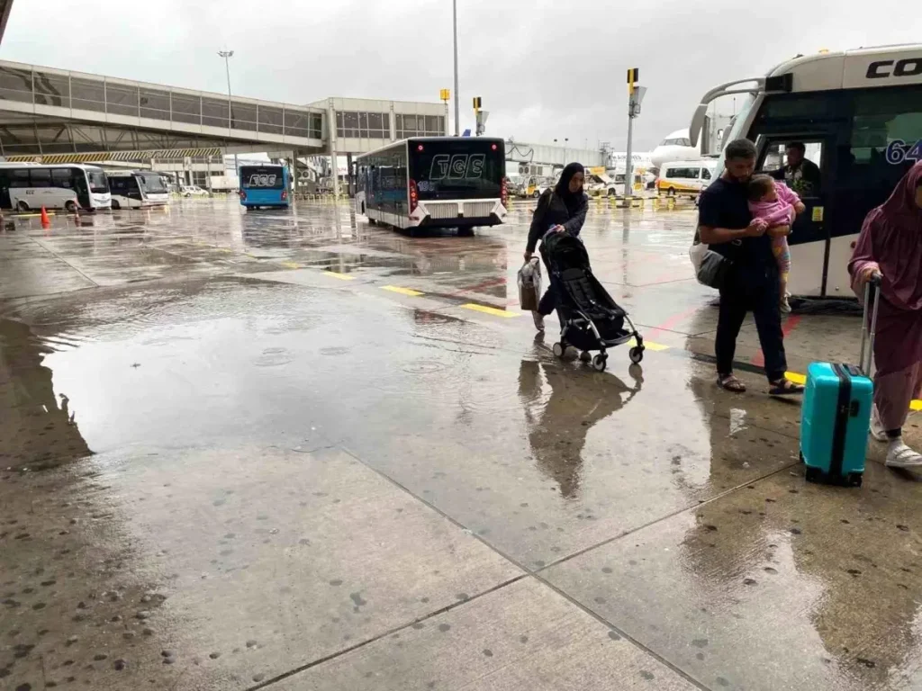 İstanbul’da Sağanak Yağış Etkili Oldu