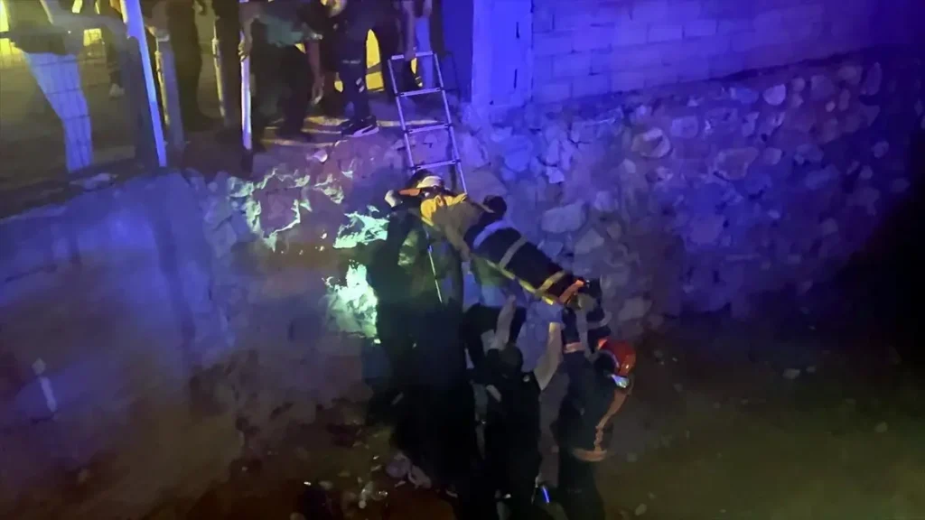 Genç Sürücü Dereye Yuvarlanan Motosikletten Kurtuldu