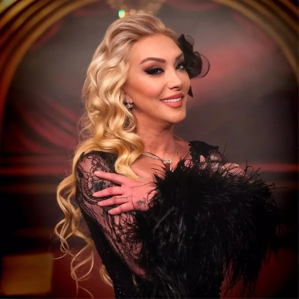 Ünlü Şarkıcı Güllü Evinde Kazayla Yaşamını Yitirdi