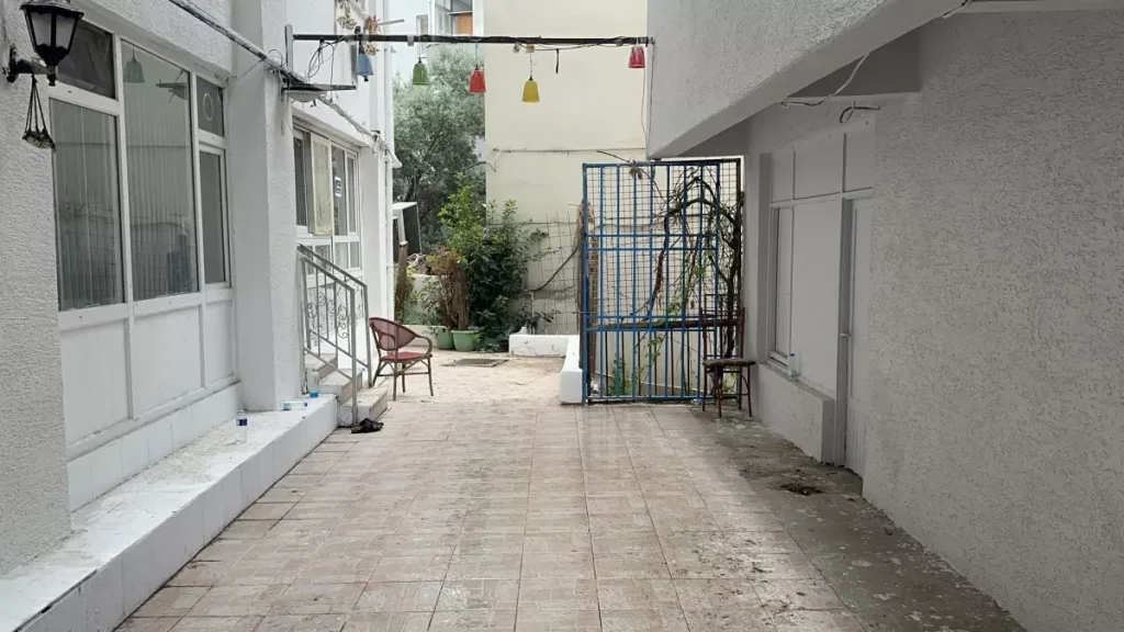 Şarkıcı Güllü Evinin Terasından Düşerek Öldü