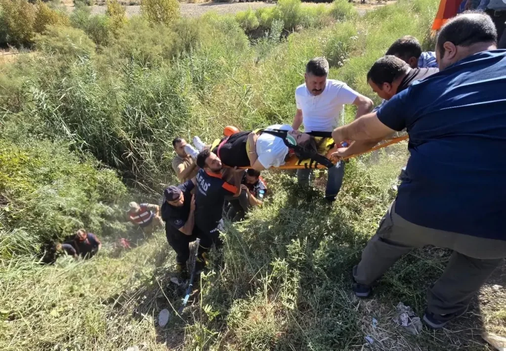 Siirt’te Öğretmenleri Taşıyan Otomobil Dereye Uçtu