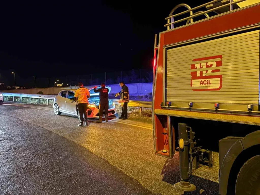 Sıkışmalı Trafik Kazası: 3 Kişi Hafif Yaralandı