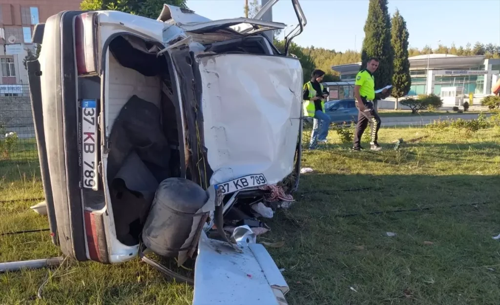 Sinop’ta Otomobil Devrildi: Sürücü Yaralandı