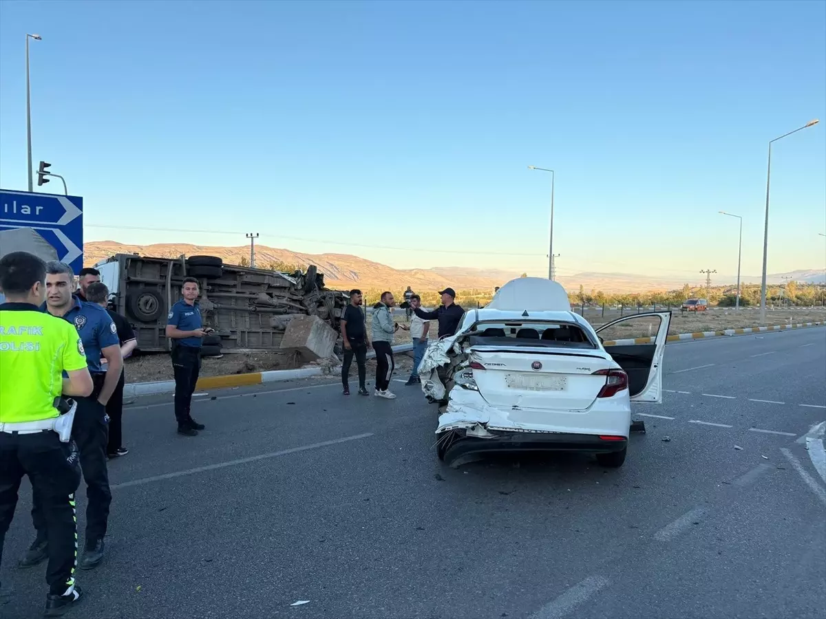 Sivas’ta Fındık İşçilerini Taşıyan Minibüs Devrildi: 15 Yaralı