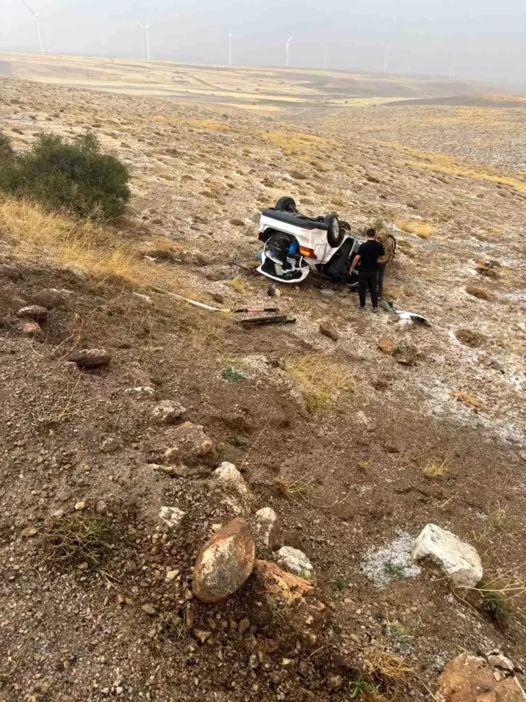 Sivas’ta Korkunç Kaza: 2 Kişi Yaralandı