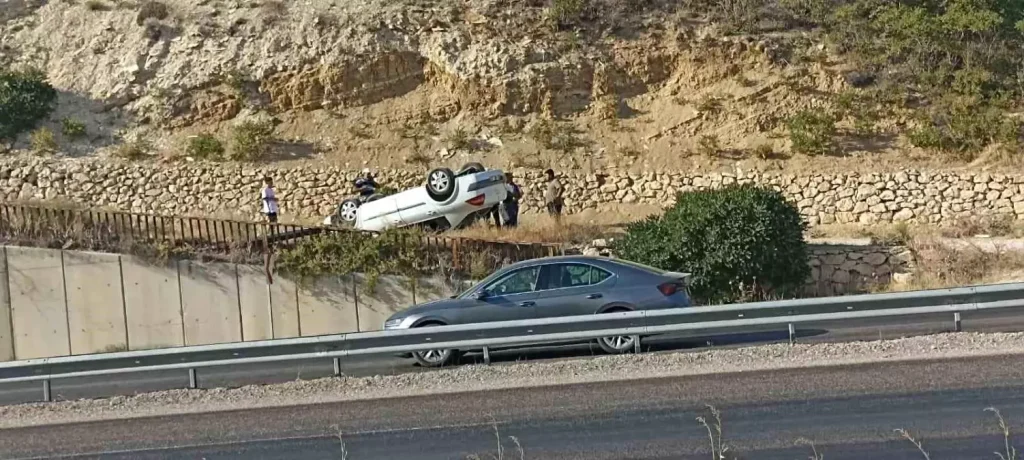 Sivas’ta Takla Atan Otomobilin Sürücüsü Yaralandı