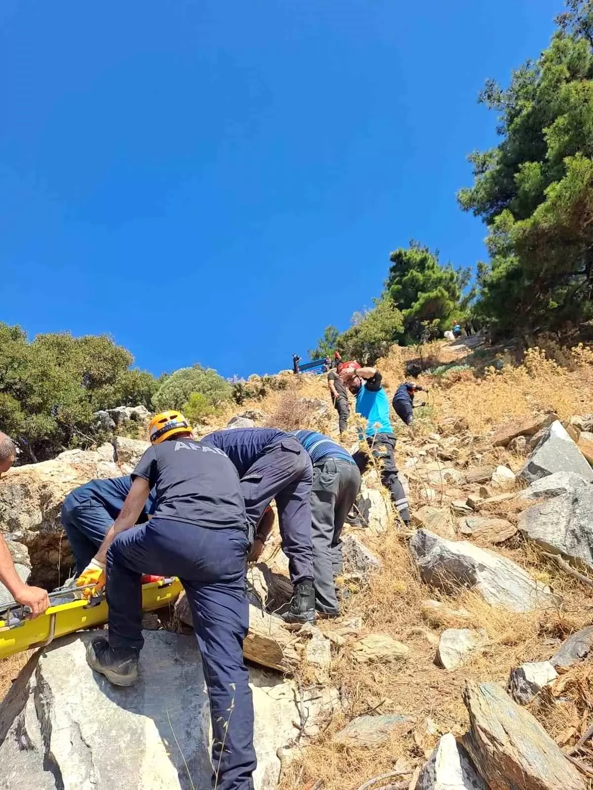 Uçurumdan Düşen Adam AFAD Ekiplerince Kurtarıldı