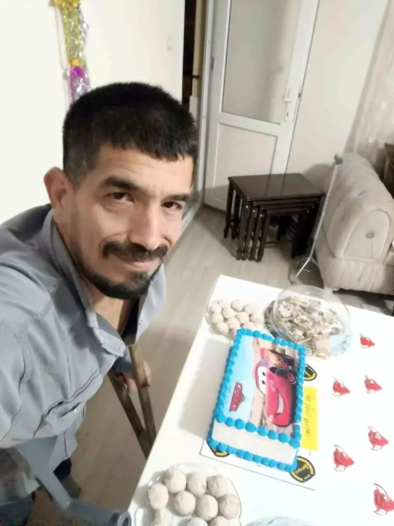 Tarsus’ta Engelliye Bıçaklı Saldırı: Hayati Tehlike Devam Ediyor