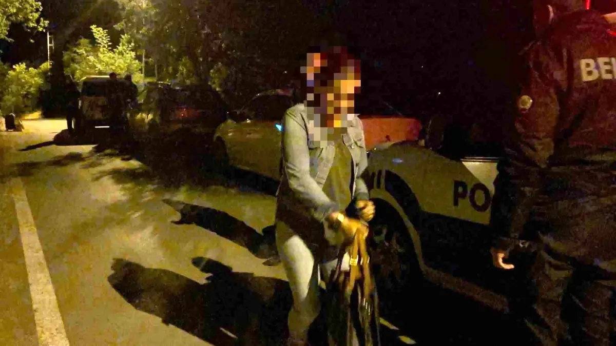 Kavgada Erkek Arkadaşını Göğsünden Bıçakladı