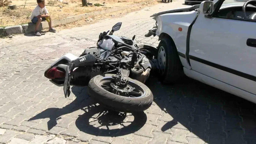 Kütahya’da Otomobil ile Motosiklet Çarpıştı: 1 Yaralı
