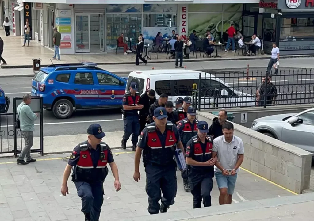 Dolandırıcılara Darbe: 5 Şüpheli Tutuklandı