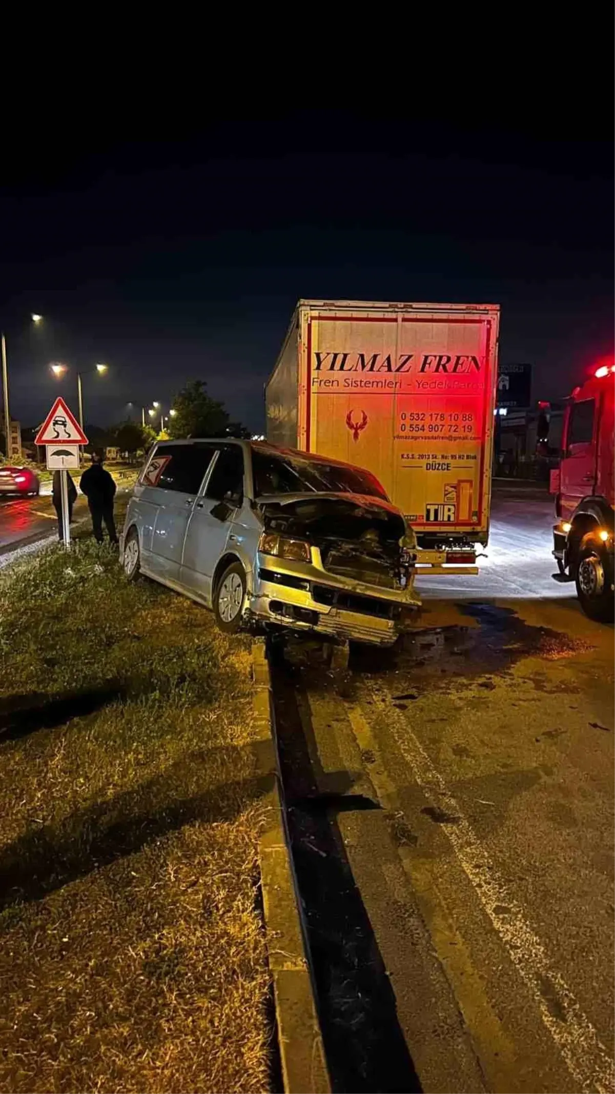 Alkollü Sürücü Panelvanı Karşı Şeride Geçirdi: 1 Yaralı