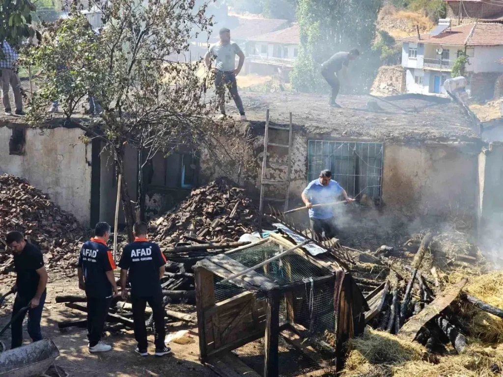 Tokat’ta Yangın: Ev ve Samanlık Kullanılmaz Hale Geldi