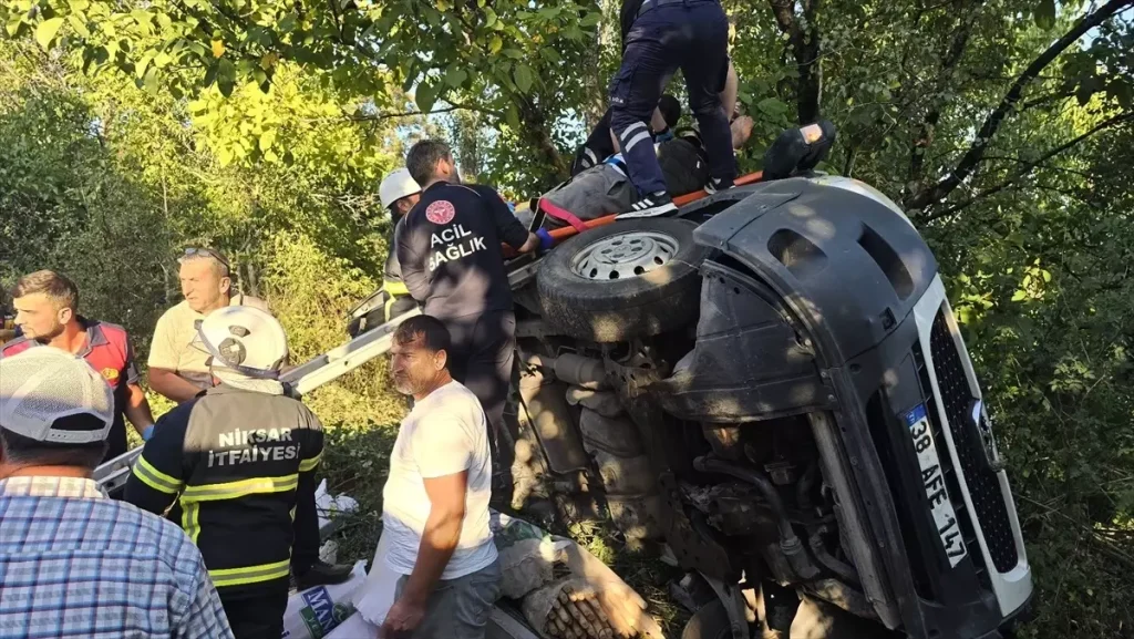 Tokat’ta Minibüs Devrildi: 2 Yaralı