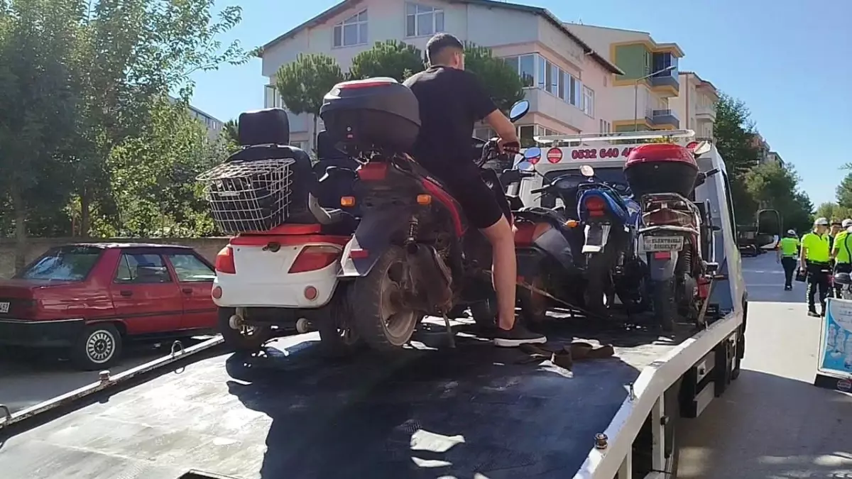 Trafik Denetimlerinde 15 Motosiklet Trafikten Men Edildi