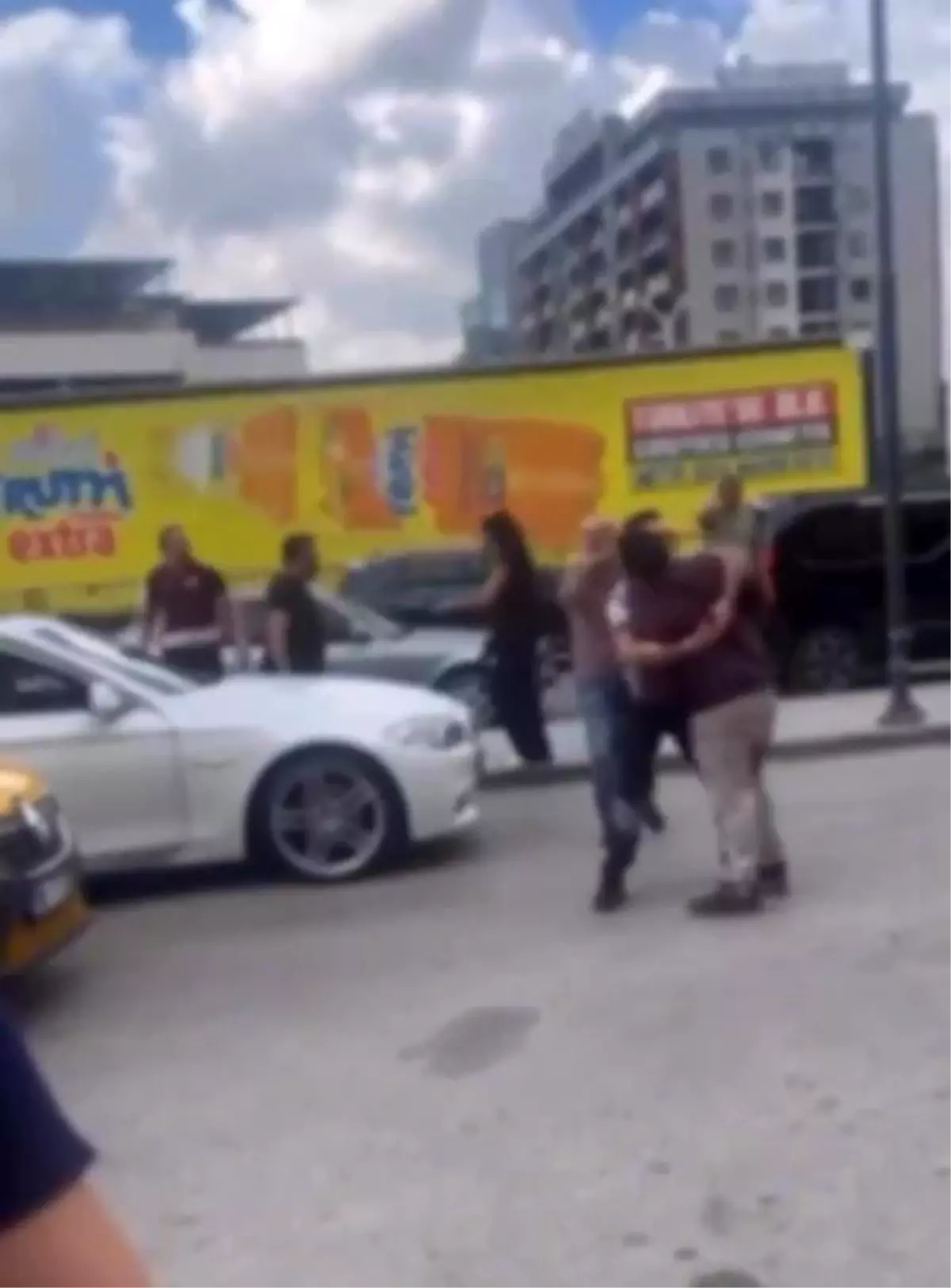 Trafik Tartışması Kavgaya Döndü: Bursa’da Sürücüler Çarpıştı