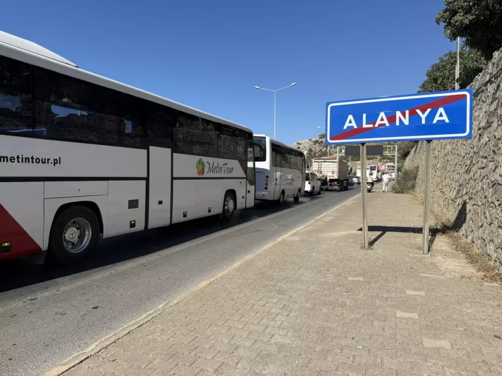Tünelde Zincirleme Kaza: 10 Yaralı, 3 Saatlik Kilitlenme