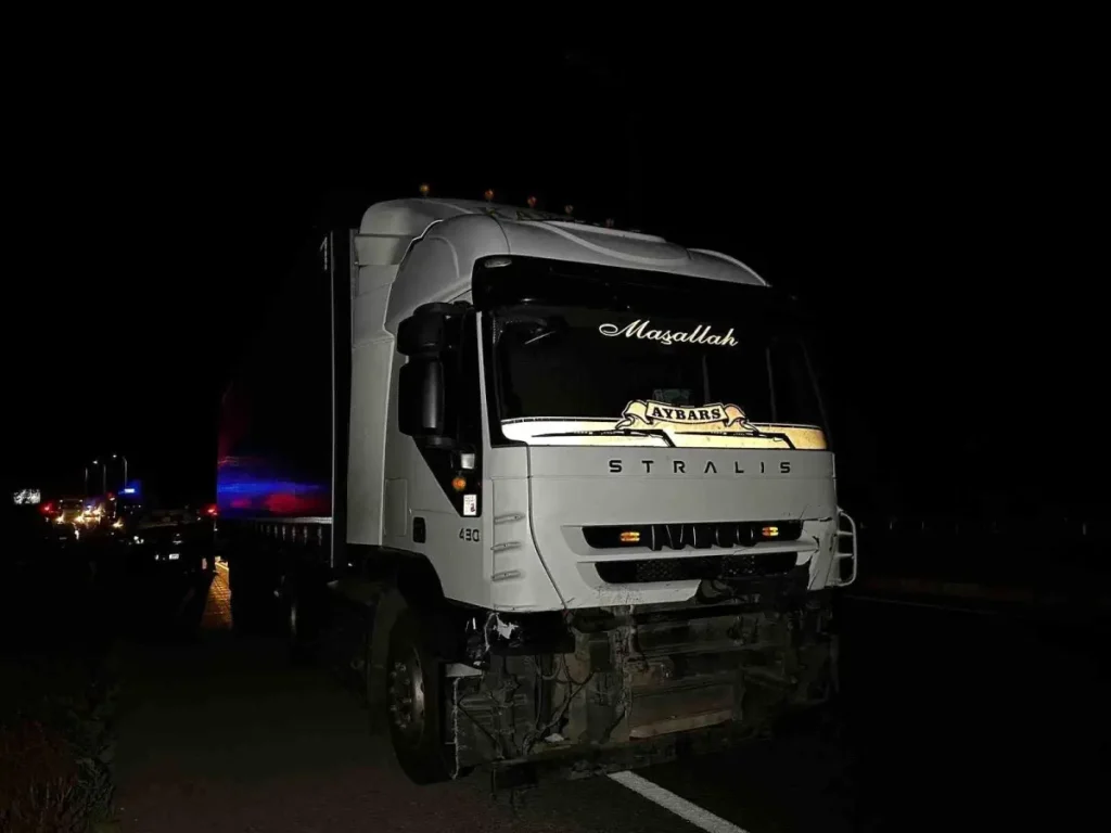 Uşak’ta Tır ile Otomobil Çarpıştı: 1 Ölü, 1 Yaralı