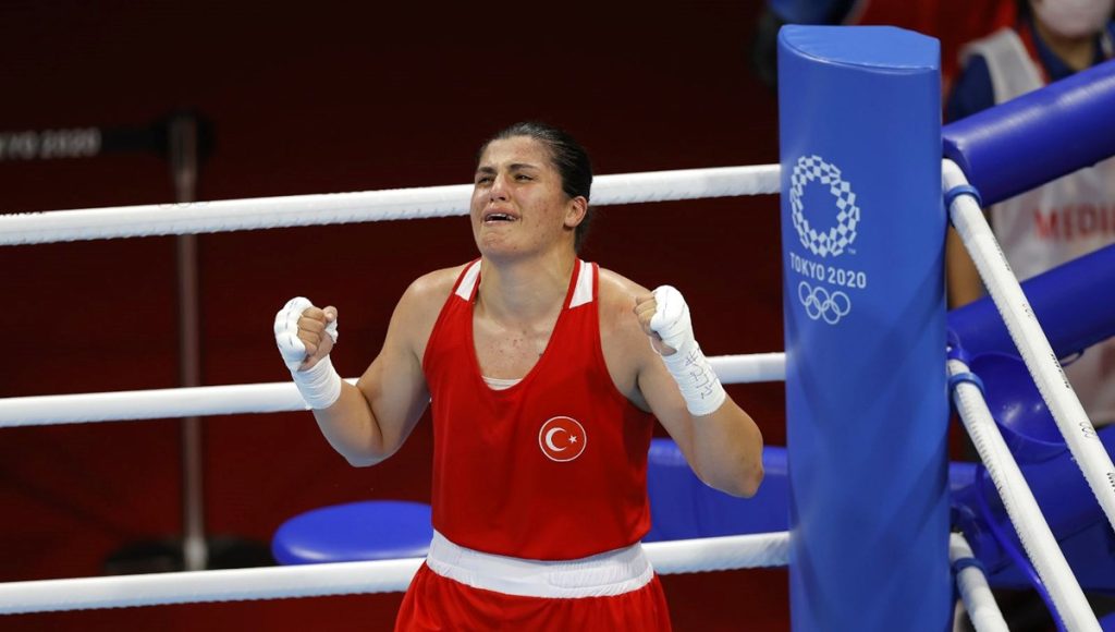 Busenaz’dan yeni meydan okuma: ” Pes etmeyen birini yenemezsiniz”