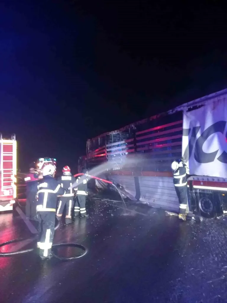 Otoyolda Tır Yangını: Sürücü Zarar Görmedi