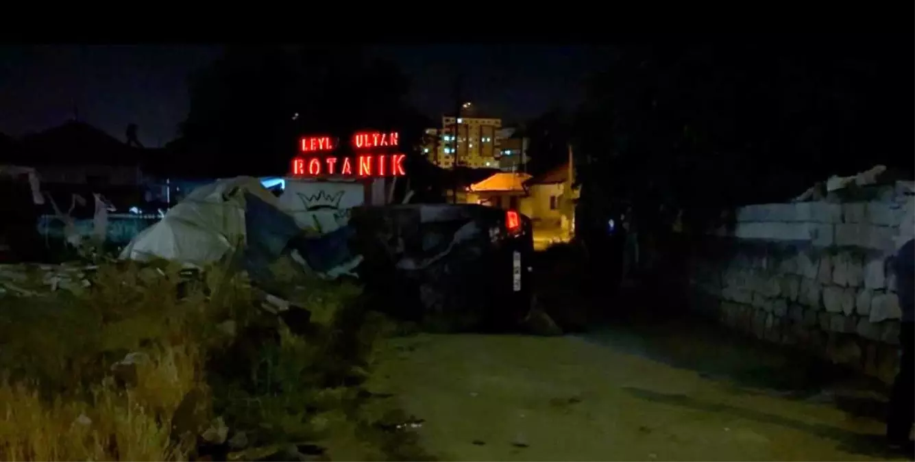 Alkollü Sürücü Yan Yatan Araçtan Uzaklaştı